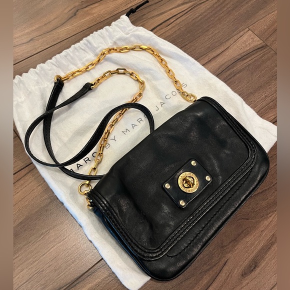 Marc By Marc Jacobs Handbags - Marc by Marc Jacobs Totally Turnlock Crossbody Clutch